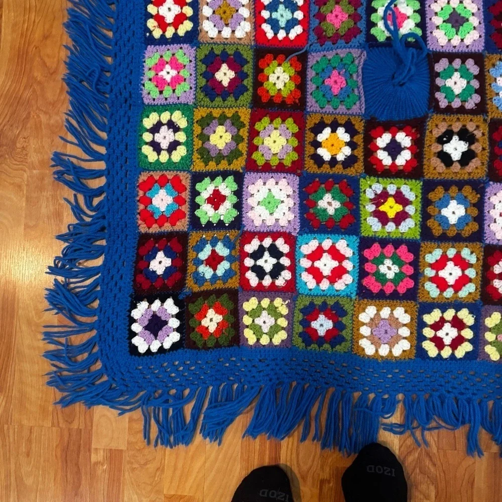 Vintage Handmade Crochet Afghan Granny Square Blue Edge 44 x 49 Throw 80 Squares